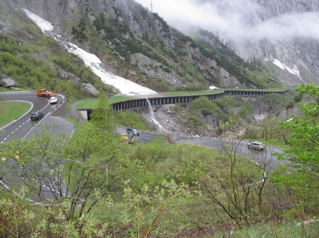 The road (H2) from Goschenen to Andermatt winds up the funnelling, sheer granite walled Schollenen Gorge (extensive road works will be in place until 2019 though they are suspended during summer weekends). 