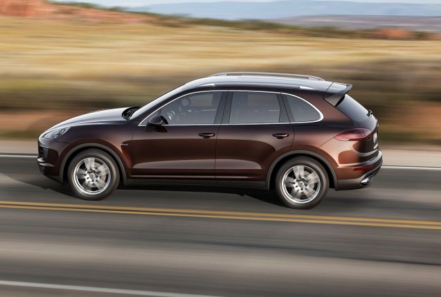 Hire a Cayenne S Diesel with Tiptronic S automatic gearbox for €79 per hour (100km), €199 for three hours (250km), €319 per day (500km), €599 for a long weekend (750km) or €2099 per week (1500km).